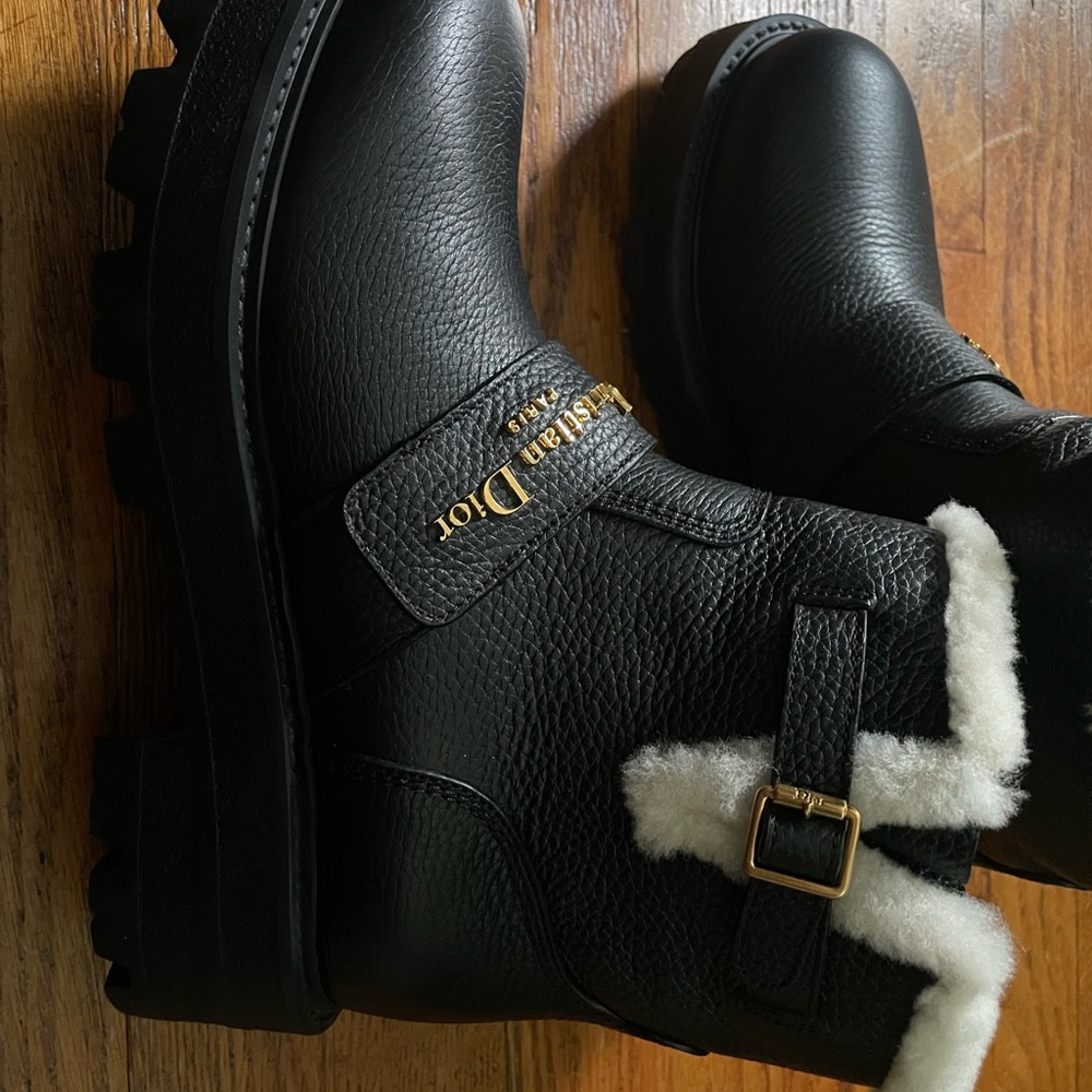 Dior Black and Cream Shearling Boots - Picture 4 of 16